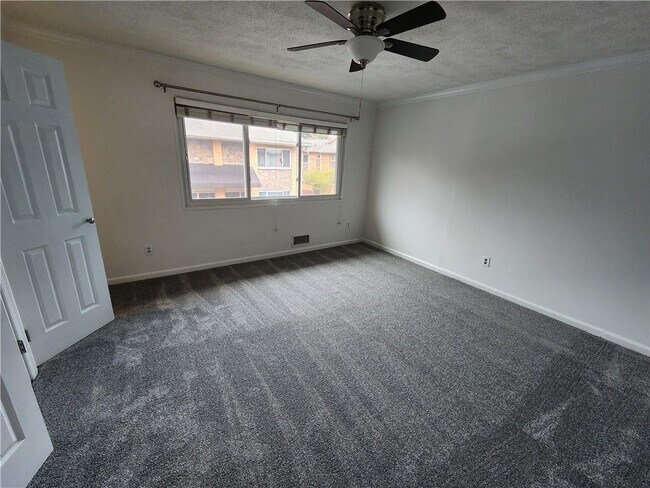 Building Photo - 120 Biscayne Dr NW