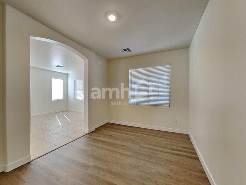 Building Photo - 8854 W Northview Ave