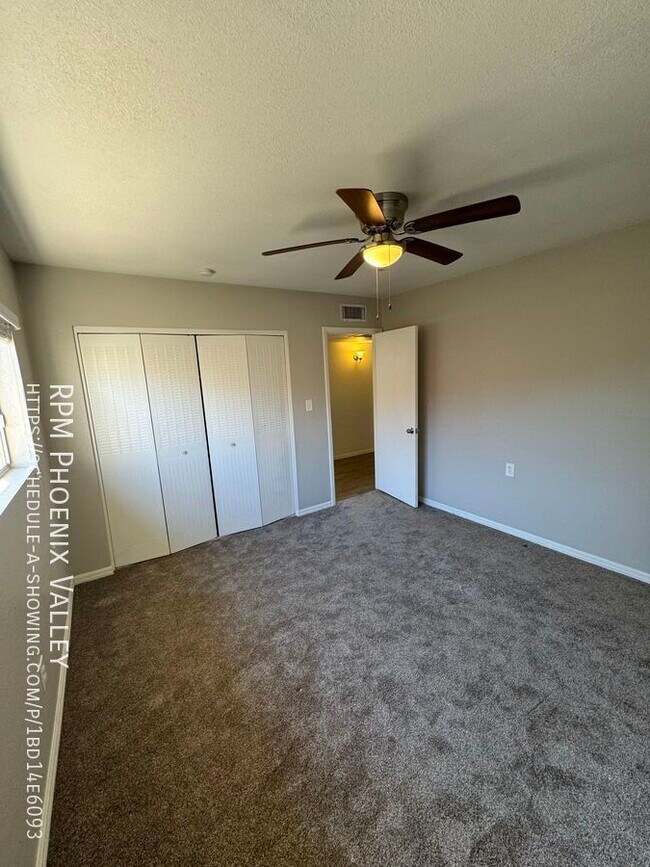 Building Photo - Spacious 2 Story with double primary bedro...