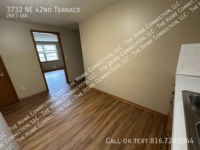 Building Photo - 3732 NE 42nd Terrace