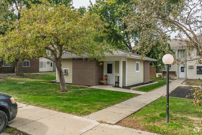 Alternate Exterior - Winterset Park I Apartments