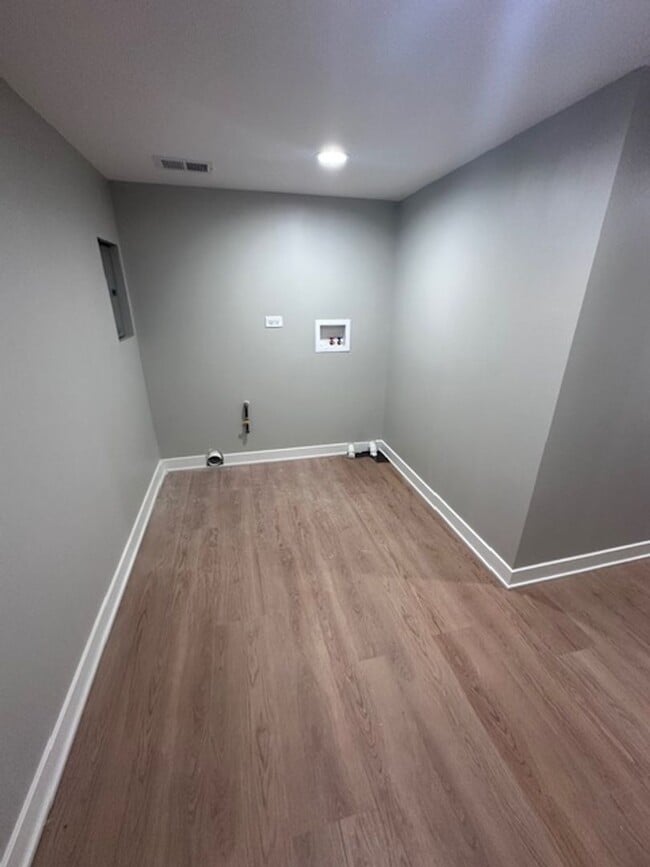 Building Photo - Clearing single family for rent