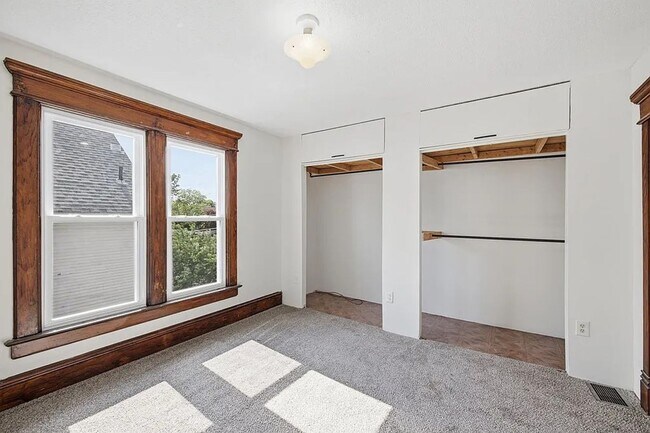 Building Photo - 174 Marion Ave