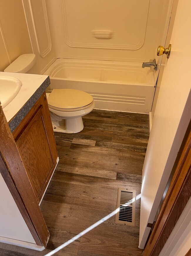 Building Photo - 204 E Browning St