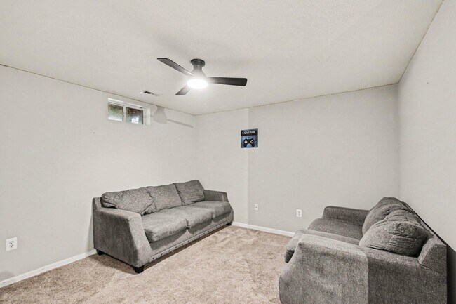 Building Photo - 3395 Bountiful Ln