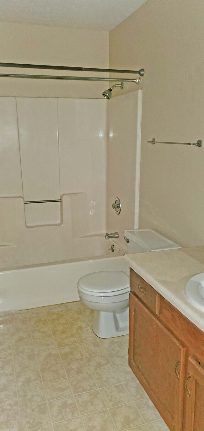 Building Photo - 1358 Red Tail Hawk Dr