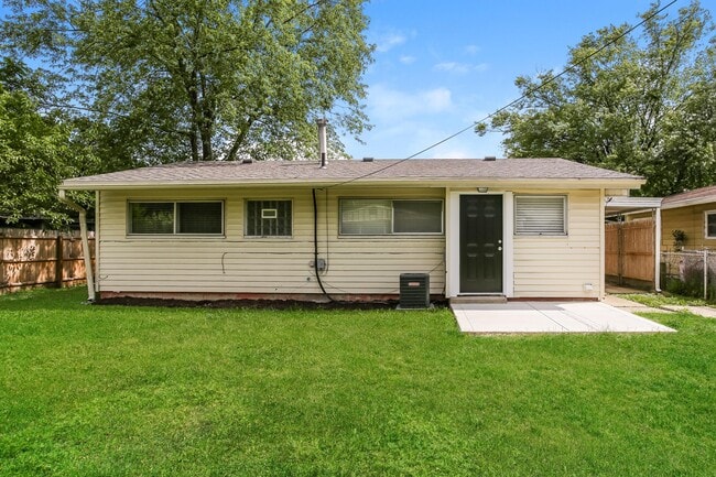 Building Photo - 3230 Vanderberg Ave