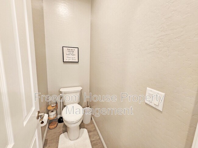 Building Photo - 4901 Fairwood Ct