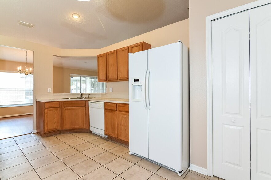 Building Photo - 12614 Midpointe Dr