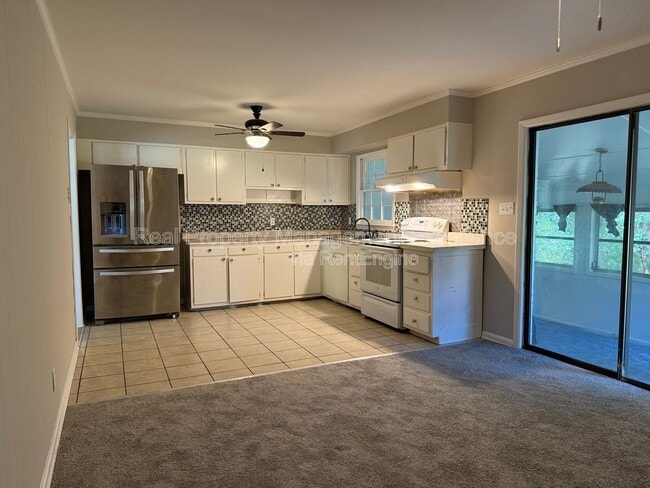 Building Photo - 804 Greenwich St