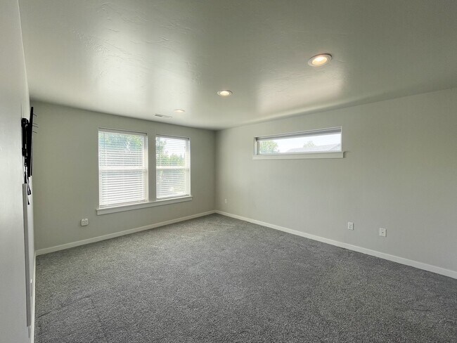 Building Photo - 11473 Baserri Dr