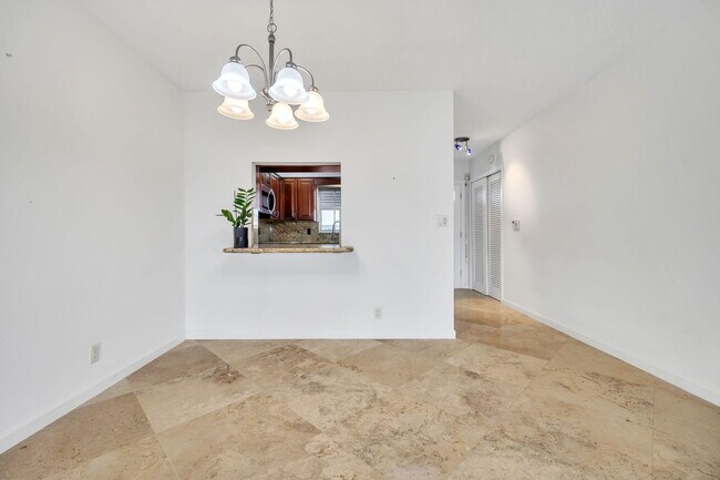 Building Photo - 2400 NE 36th St