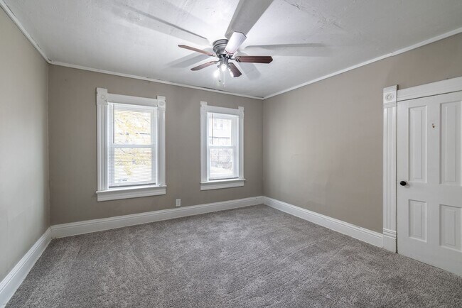 Building Photo - 3 Bedroom Midtown Home!