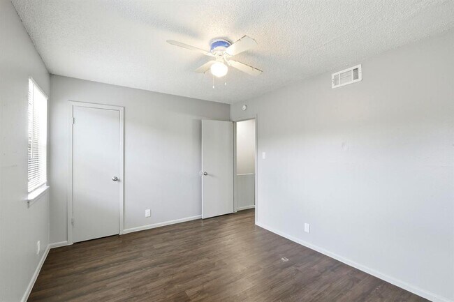Building Photo - 2319 Greenfield Pkwy