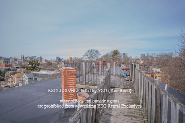 Building Photo - 4 Romar Ter