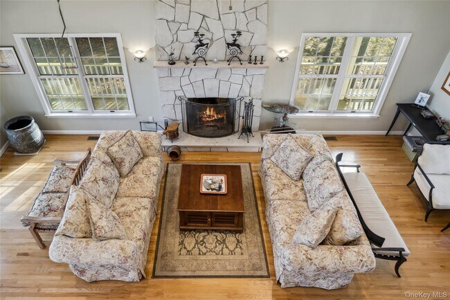 Building Photo - 8 Duckwood Ln