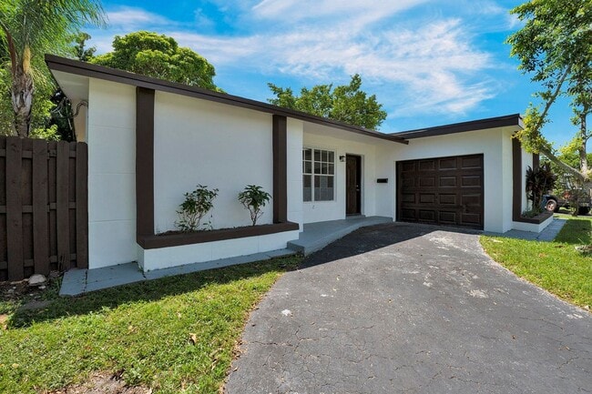 Building Photo - Sunrise Gem: Updated 2-Bed, 2-Bath with Ga...