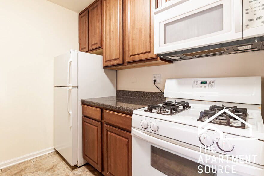 Building Photo - 665 W Wrightwood Ave