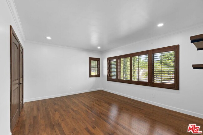 Building Photo - 664 S Highland Ave