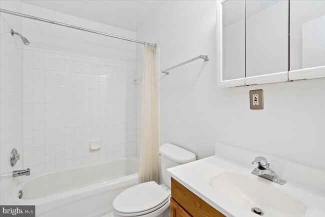 Building Photo - 141 N Fillmore Ave