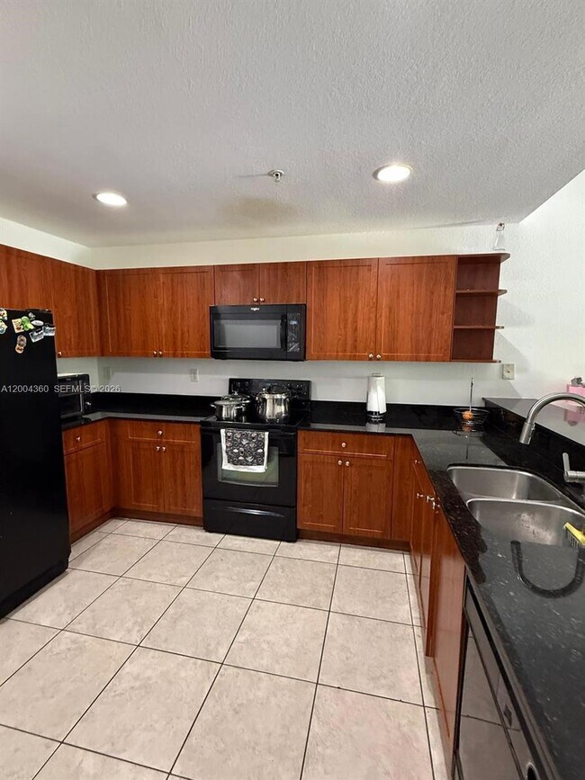 Building Photo - 8999 NW 107 Ct