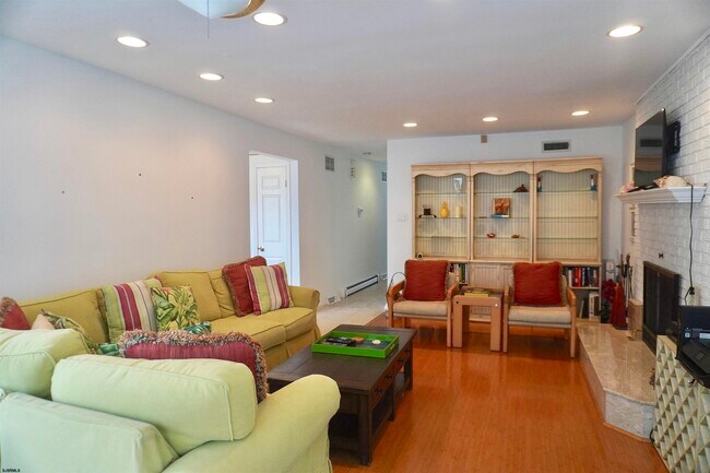 Building Photo - 13 S Haverford Ave