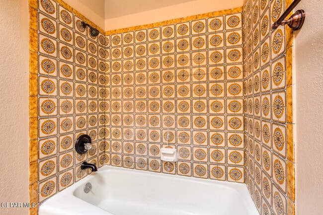 Building Photo - 5572 Fernwood Cir