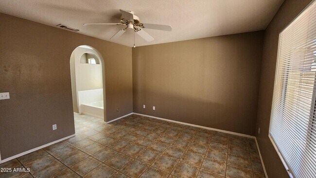 Building Photo - 6126 W Paradise Ln
