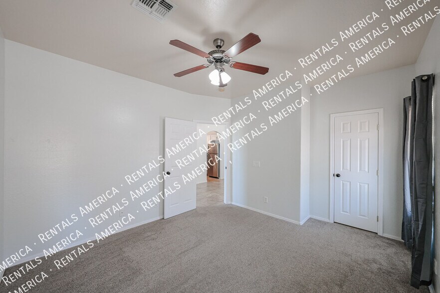 Building Photo - 2950 W Louise Dr