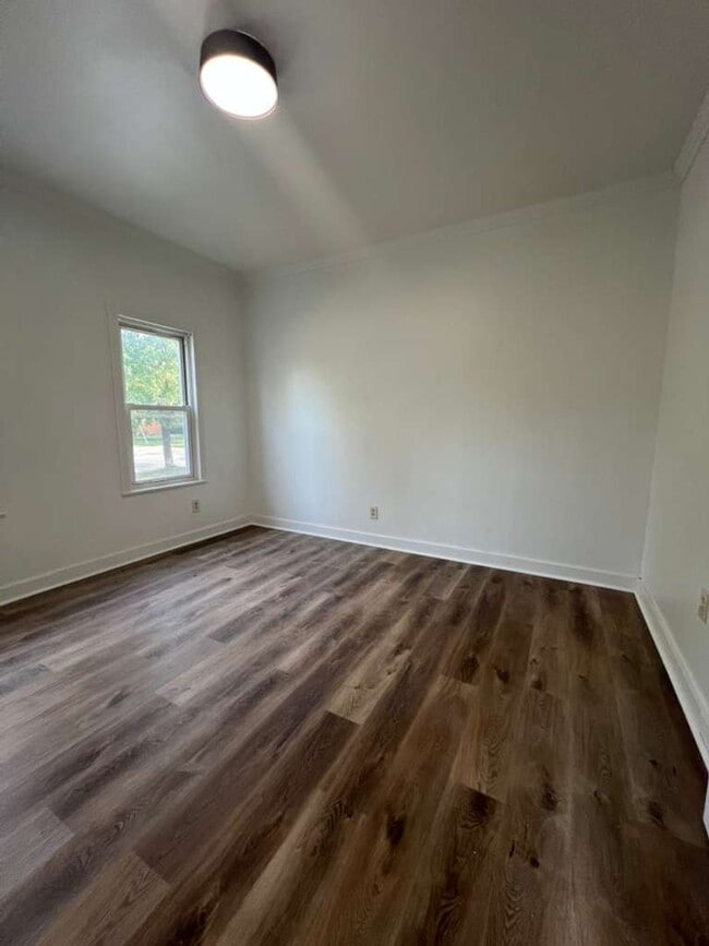 Building Photo - Updated 3-Bedroom Single-Family Home in th...