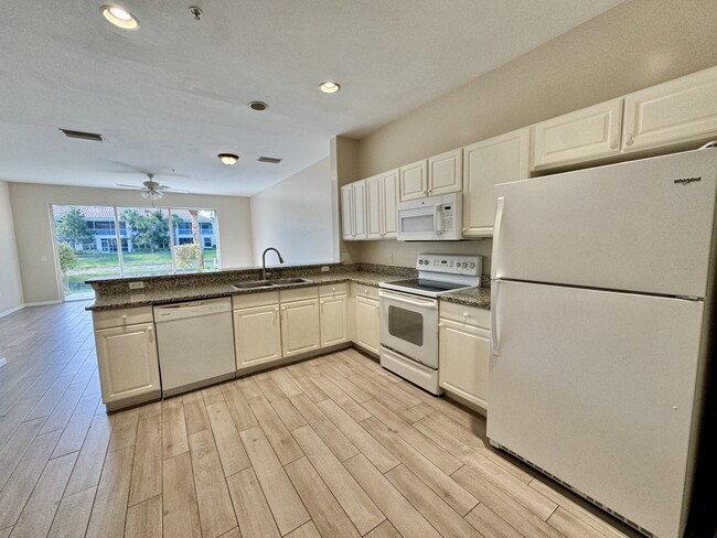 Building Photo - 912 Hampton Cir
