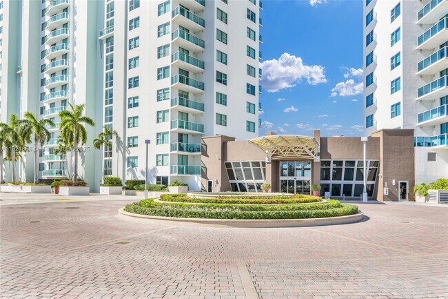 Building Photo - 2681 N Flamingo Rd