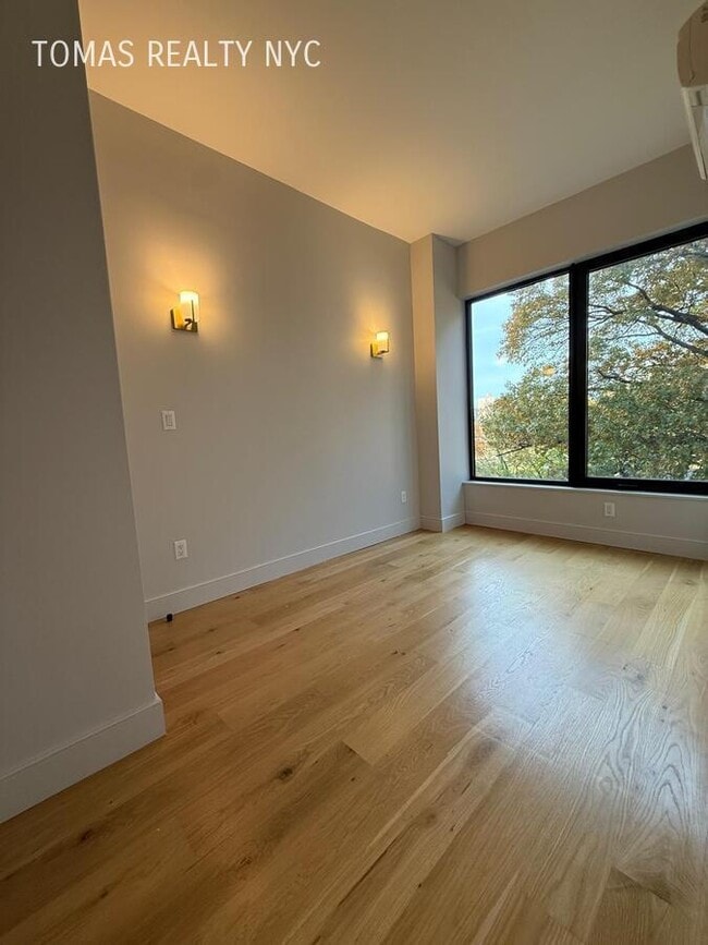 Building Photo - 1890 Pelham Pkwy S