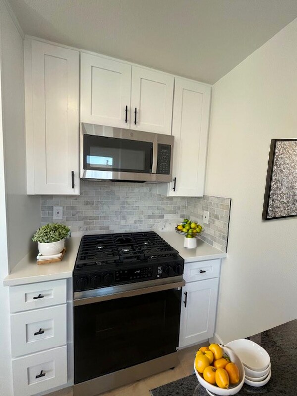 Building Photo - 17372 Dairyview Cir