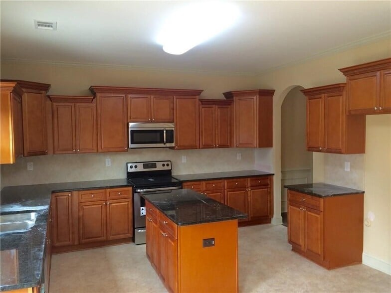 Building Photo - 718 Channel Ln