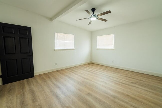 Building Photo - 1402 Bayou Shore Dr