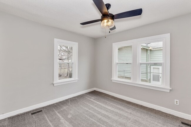 Building Photo - 544 S Poplar Dr