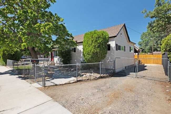Building Photo - 309 4th St