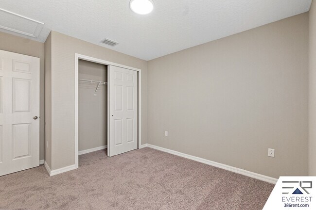 Building Photo - 3 Slumber Path