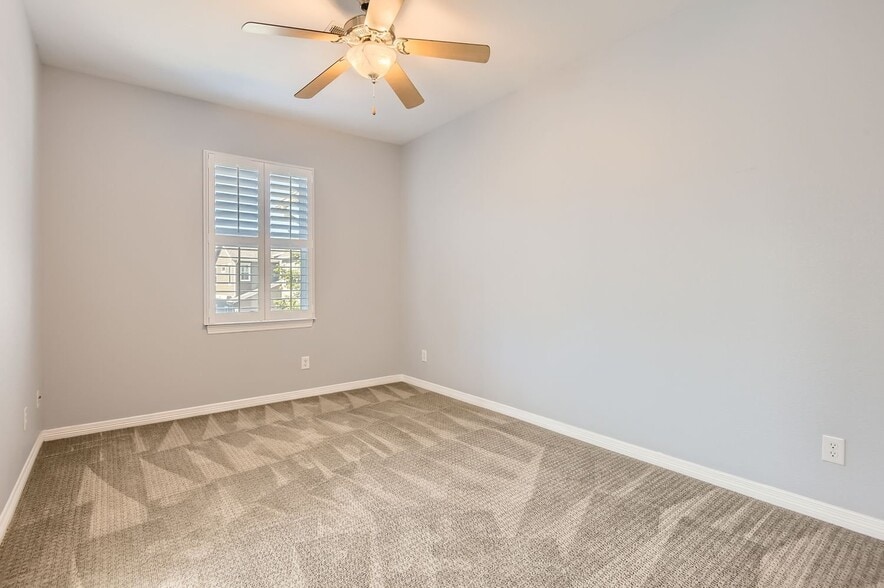 Building Photo - 11883 E Fair Ave