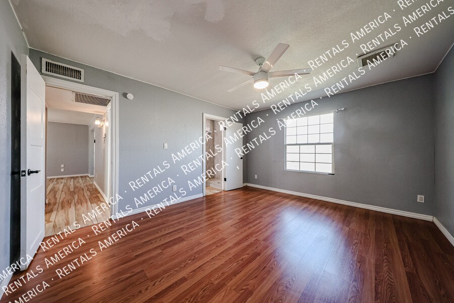Building Photo - 15851 N 23rd St