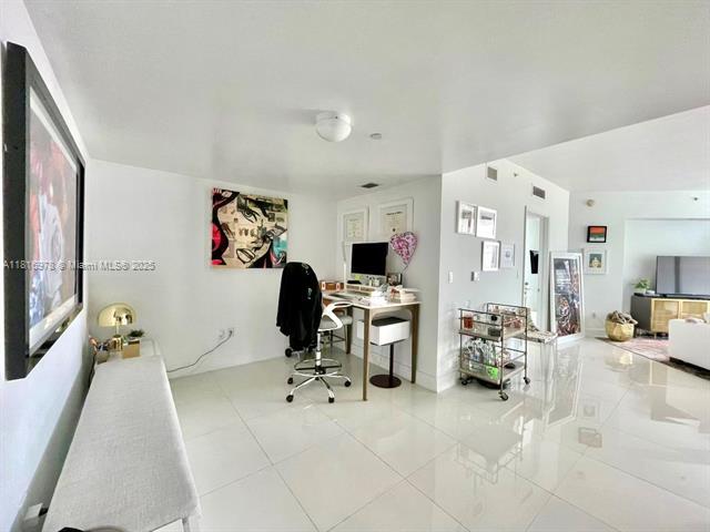 Building Photo - 350 S Miami Ave