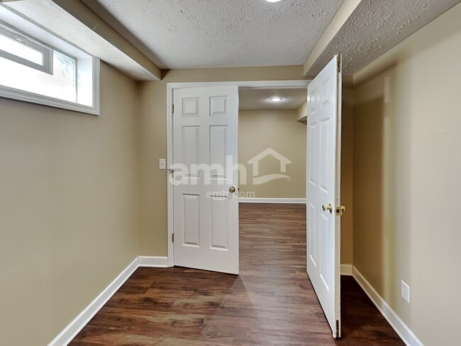 Building Photo - 1001 Vixen Dr