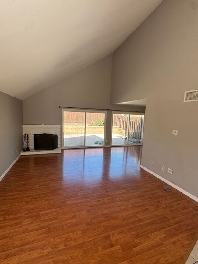 Building Photo - Conveniently located home featuring 2 main bedrooms!