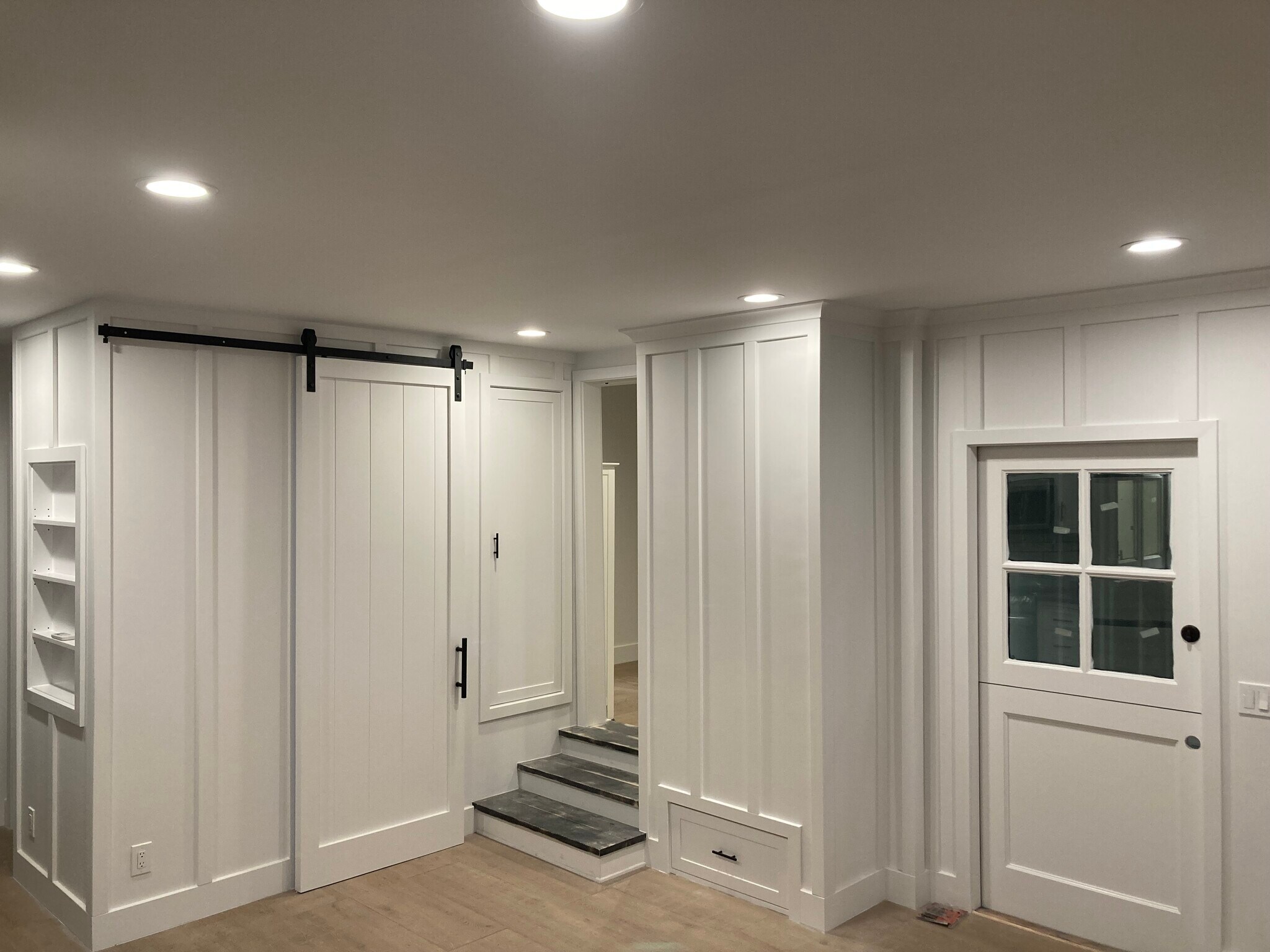 Building Photo - 8418 1/2 Glider Ave