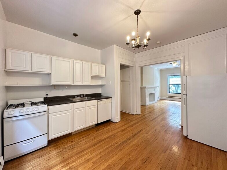 Building Photo - 1016 Dempster St