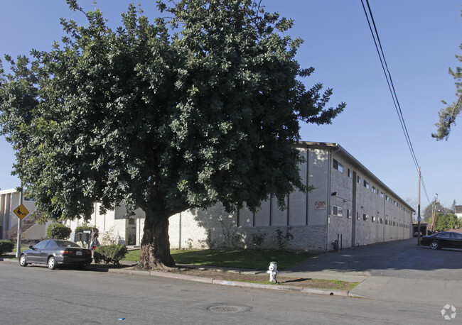 Building Photo - Del Prado II Apartments