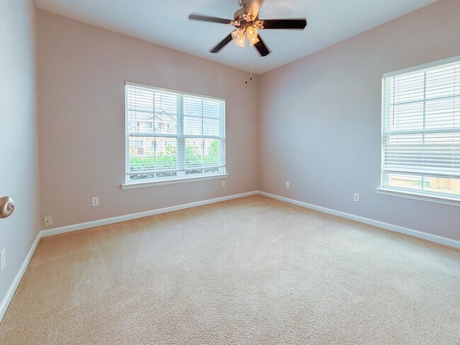 Building Photo - 11 Red Robin Ct