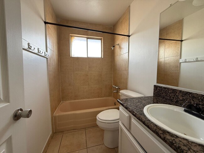 Building Photo - 5123 N 28th Dr