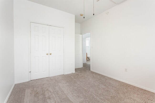 Building Photo - 4717 Virginia Ave